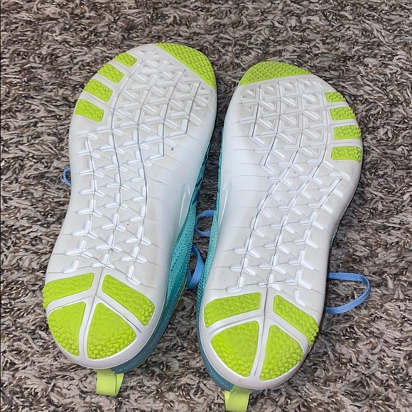 Tennis shoe - Picture 2 of 2